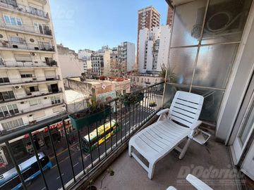 Departamento de 2 dormitorios c/dep. de servicio en venta en Flores