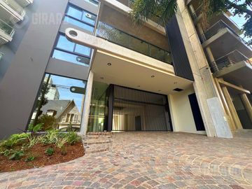 Piso en venta de 4 amb en zona guemes. 2 cocheras. A estrenar.