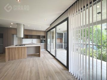 Piso en venta de 4 amb en zona guemes. 2 cocheras. A estrenar.