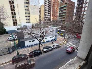 venta 4 ambientes al frente en Flores