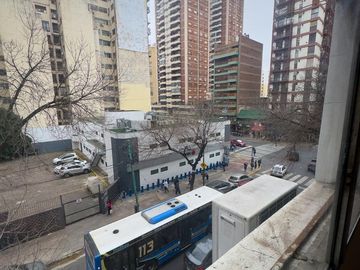 venta 4 ambientes al frente en Flores