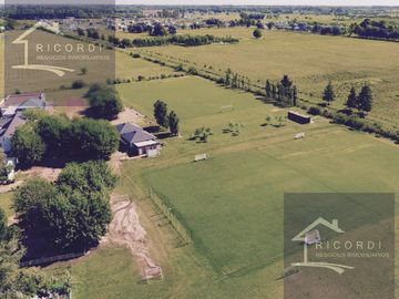 Casa en venta en Barrio Privado Santa Lucía, Pilar del Este.