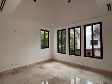 Casa en Venta en Yucatan Country Club Harmonia frente al lago