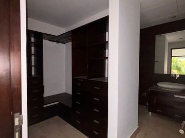 Casa en Venta en Yucatan Country Club Harmonia frente al lago