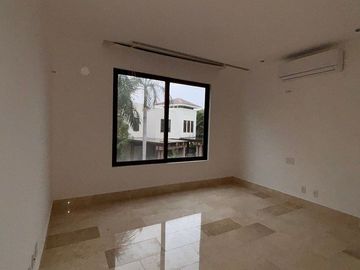 Casa en Venta en Yucatan Country Club Harmonia frente al lago