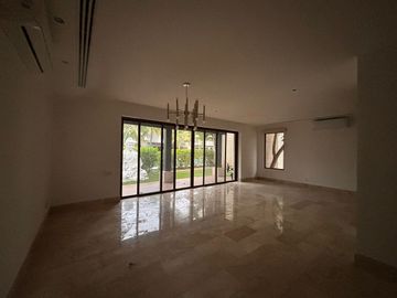 Casa en Venta en Yucatan Country Club Harmonia frente al lago