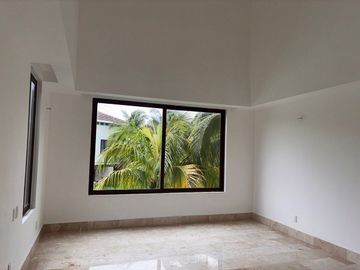 Casa en Venta en Yucatan Country Club Harmonia frente al lago