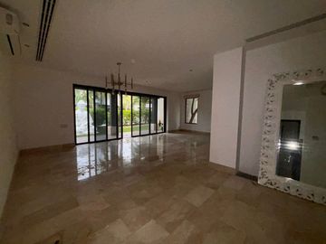Casa en Venta en Yucatan Country Club Harmonia frente al lago