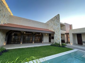 Venta Casa en Temozon Norte en Privada Soluna