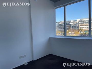 Oficina de 44 m2 cubiertos, en alquiler en  Puerta Norte, Nordelta