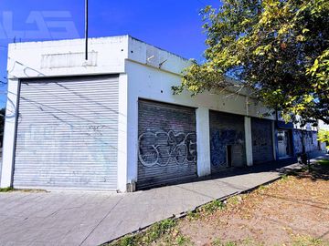 Amplio local comercial de 135 m² con oficina y cocina en alquiler en el centro de Castelar