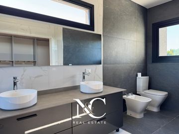Casa en venta en Costa Esmeralda 6 amb.