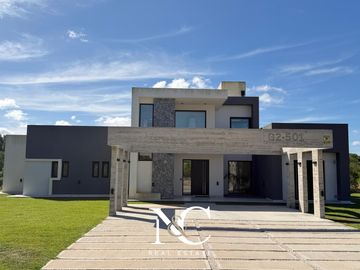 Casa en venta en Costa Esmeralda 6 amb.
