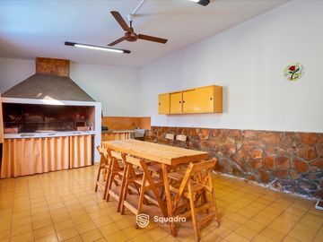 VENTA - Casa tres dormitorios, cochera, patio con pileta y quincho - Barrio Arroyito, Rosario.