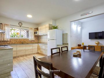 VENTA - Casa tres dormitorios, cochera, patio con pileta y quincho - Barrio Arroyito, Rosario.