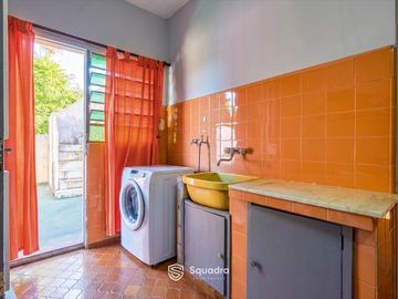 VENTA - Casa tres dormitorios, cochera, patio con pileta y quincho - Barrio Arroyito, Rosario.