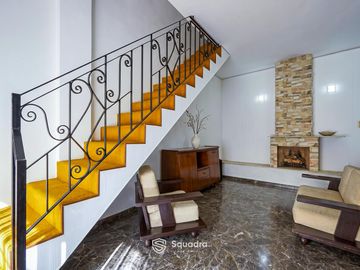VENTA - Casa tres dormitorios, cochera, patio con pileta y quincho - Barrio Arroyito, Rosario.
