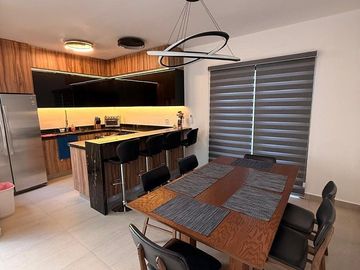 Casa en renta amueblada  en sector privado Apodaca