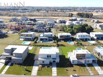Alquiler Anual Casa 5 Dormitorios en La Calesa, Pilará