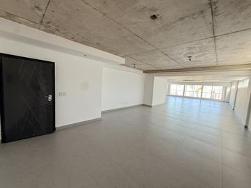 Oficina en Av. Libertador al 6100 y Olazabal - Belgrano