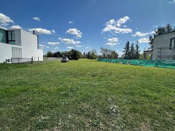 Terreno en  Medal Country Club , al golf con proyecto de construcción aprobado