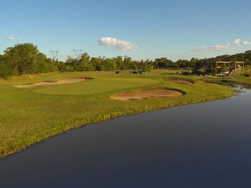 Terreno en  Medal Country Club , al golf con proyecto de construcción aprobado
