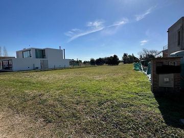 Terreno en  Medal Country Club , al golf con proyecto de construcción aprobado