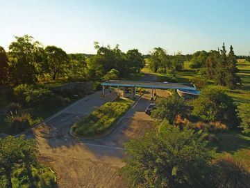 Terreno en  Medal Country Club , al golf con proyecto de construcción aprobado