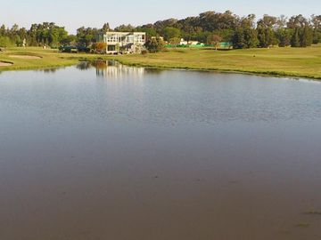 Terreno en  Medal Country Club , al golf con proyecto de construcción aprobado