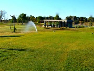 Terreno en  Medal Country Club , al golf con proyecto de construcción aprobado