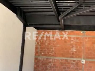 LOCAL EN RENTA PLANTA ALTA LA RESERVA EL CAMPANARIO QUERETARO CLR230315A-AE