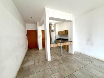 MONOAMBIENTE CON COCHERA FIJA CUBIERTA EN BARRACAS VENTA O ALQUILER