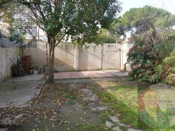 Chalet en Llavallol con 3 dormitorios y cochera!