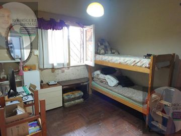 Chalet en Llavallol con 3 dormitorios y cochera!