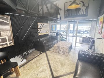 Local  / Oficina en Alquiler - Palermo Hollywood -  Gran espacio  con Terraza  apto varios usos