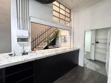 Local  / Oficina en Alquiler - Palermo Hollywood -  Gran espacio  con Terraza  apto varios usos