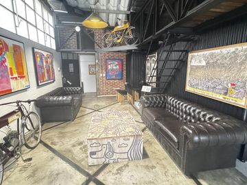 Local  / Oficina en Alquiler - Palermo Hollywood -  Gran espacio  con Terraza  apto varios usos