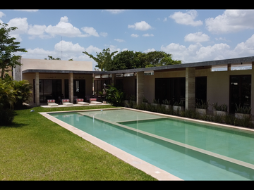 Casa en venta en Residencial Adana, Xcanatún, Mérida. Yucatán.