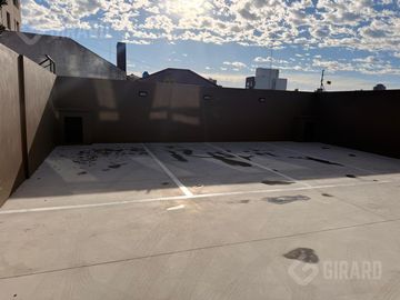 Venta de Departamento 2 ambientes a estrenar con cochera descubierta frente a la plaza de guemes