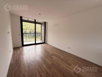 Venta de Departamento 2 ambientes a estrenar con cochera descubierta frente a la plaza de guemes