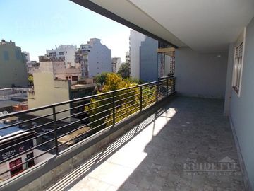 Venta Semipiso 4 ambientes con balcon terraza  - Flores - 110m2