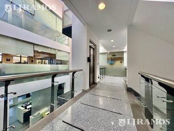 EDIFICIO DE OFICINAS LOMAS DE SAN ISIDRO