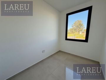 Casa en venta en el Barrio Santa Elisa, Pilar Del Este