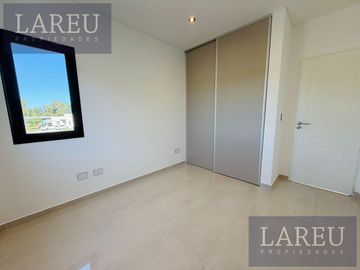 Casa en venta en el Barrio Santa Elisa, Pilar Del Este