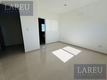 Casa en venta en el Barrio Santa Elisa, Pilar Del Este