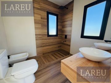Casa en venta en el Barrio Santa Elisa, Pilar Del Este