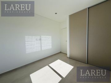 Casa en venta en el Barrio Santa Elisa, Pilar Del Este