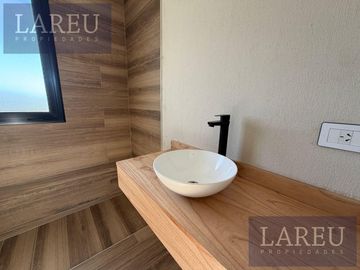 Casa en venta en el Barrio Santa Elisa, Pilar Del Este