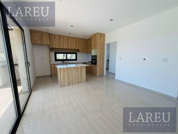 Casa en venta en el Barrio Santa Elisa, Pilar Del Este