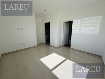 Casa en venta en el Barrio Santa Elisa, Pilar Del Este